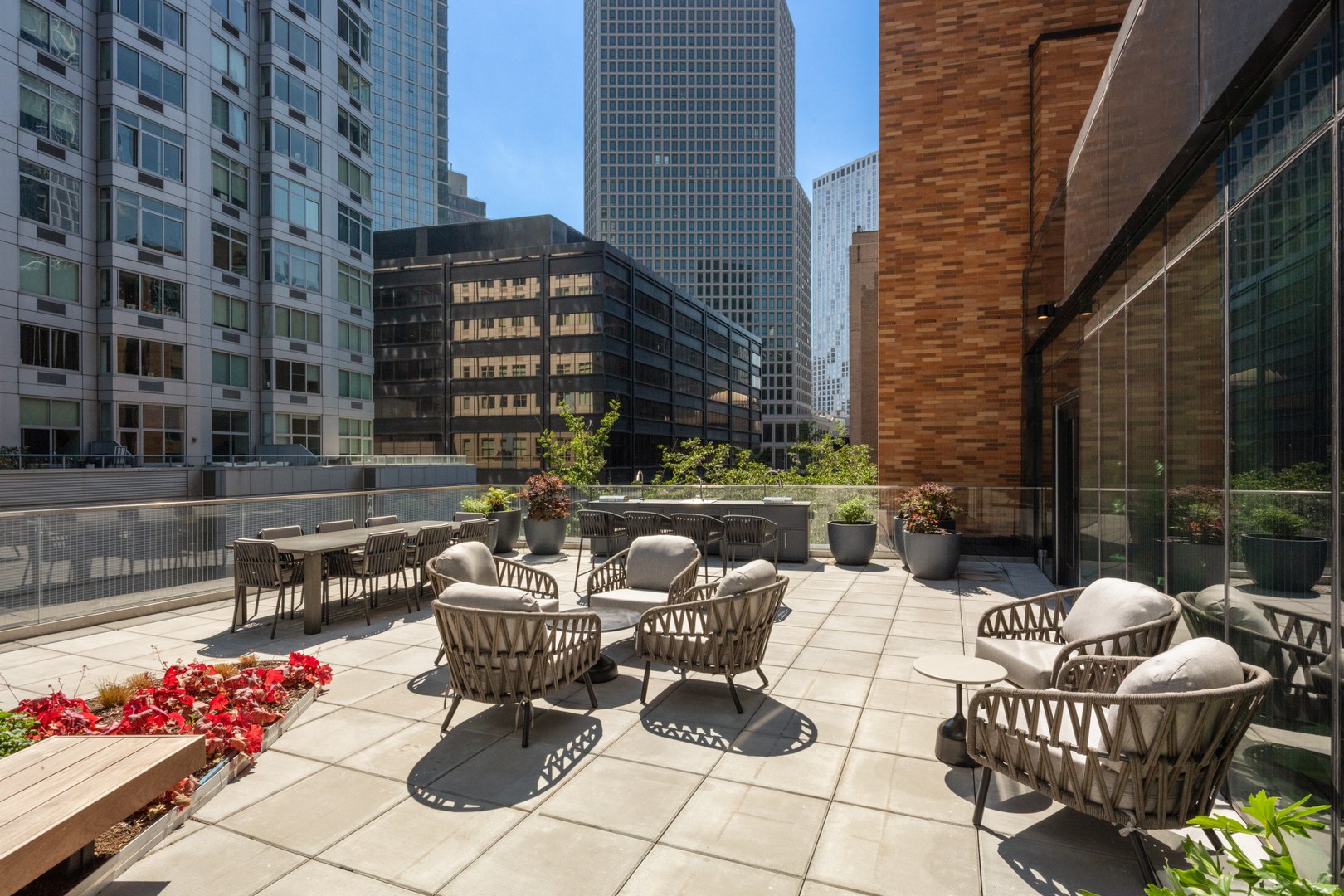 89Dekalb_EXT_Amenities_OutdoorTerraceWithCityView