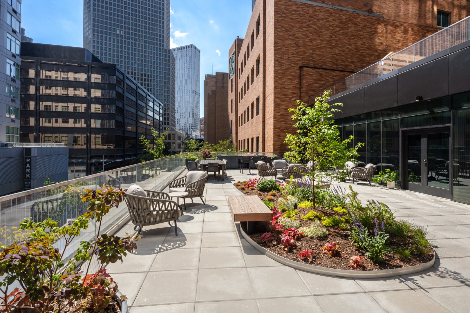 89Dekalb_EXT_RooftopTerraceLandscapingAndSeating