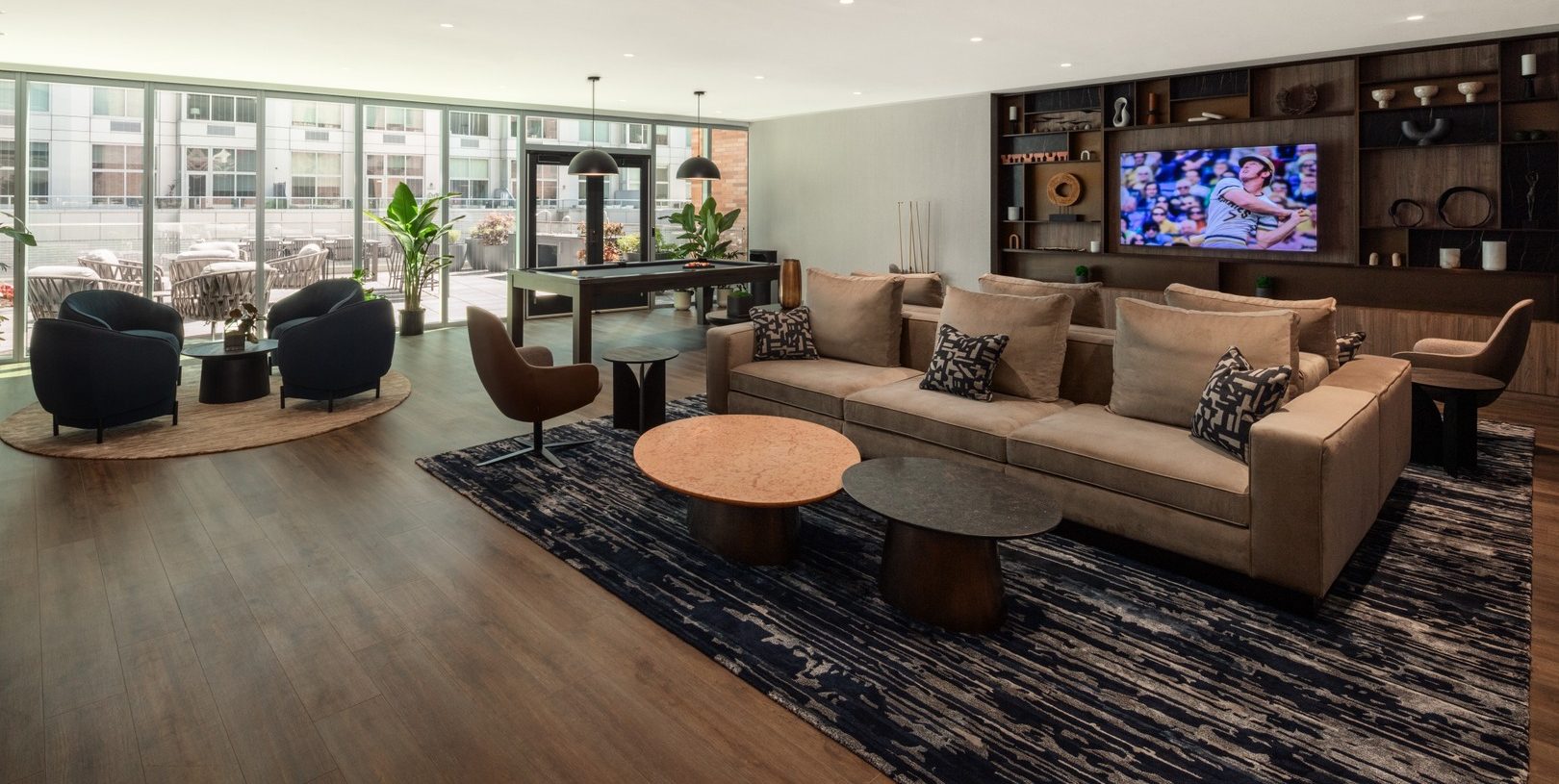 89Dekalb_INT_Amenities_ResidentLoungeWideAngle